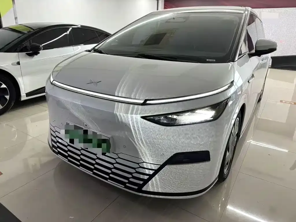 XPeng X9
