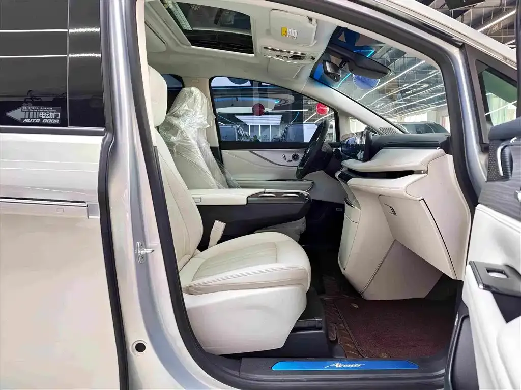 Buick GL8 Hybrid — фото 5