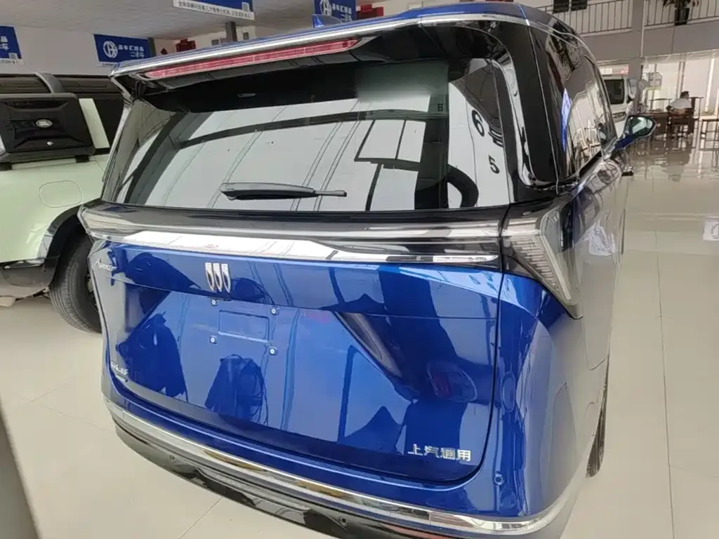 Buick GL8 Hybrid — фото 10