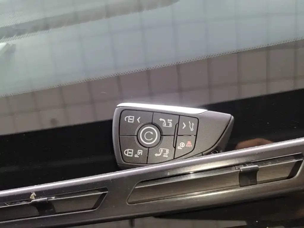 Buick GL8 Hybrid — фото 2