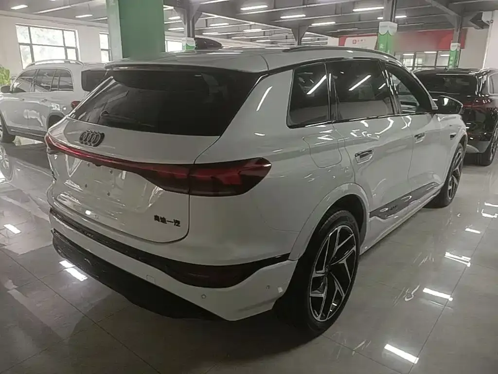 Audi Q6L e-tron — фото 9