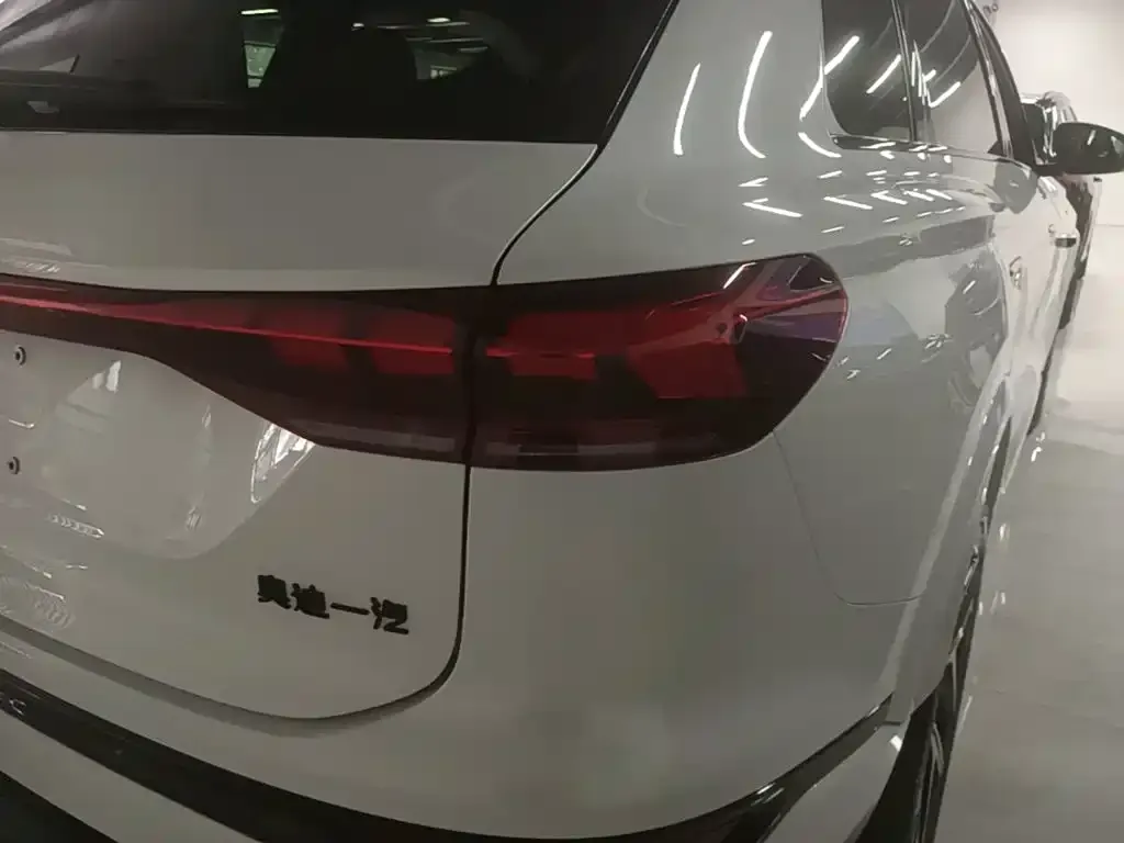 Audi Q6L e-tron — фото 2