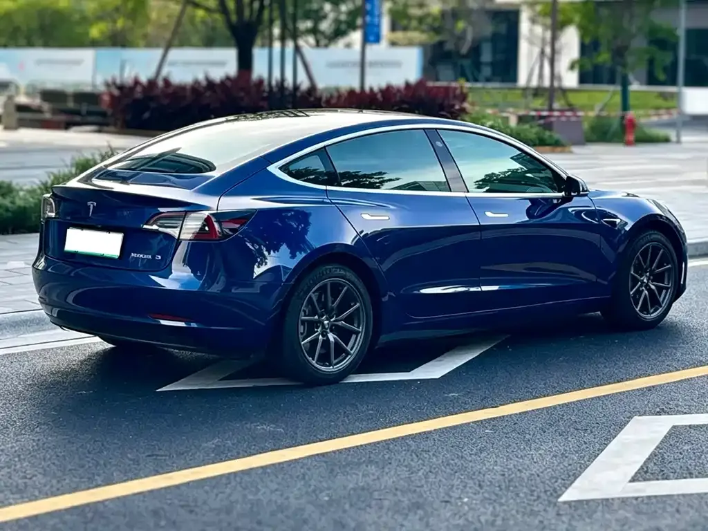 Tesla Model 3 — фото 8