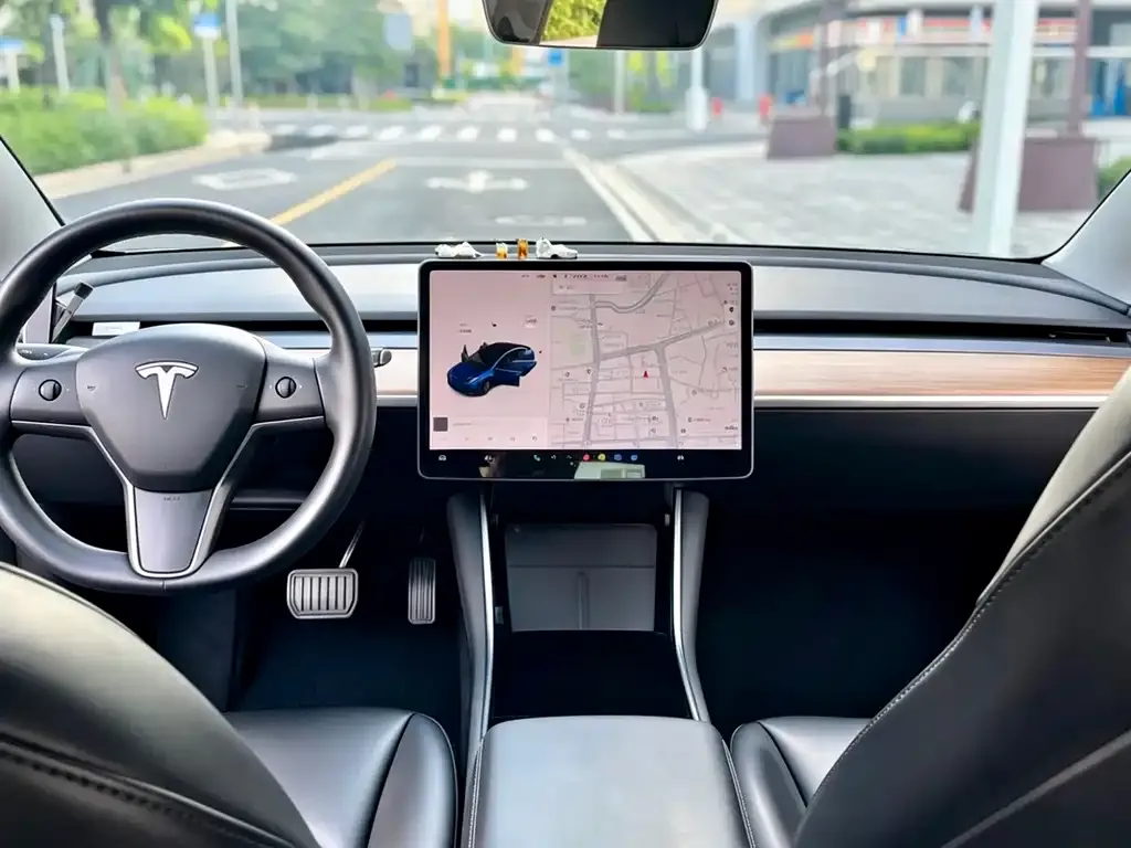 Tesla Model 3 — фото 4