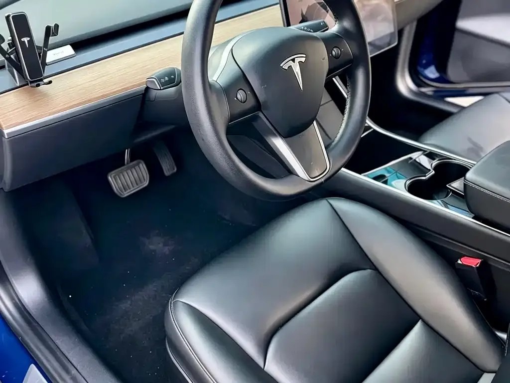 Tesla Model 3 — фото 3