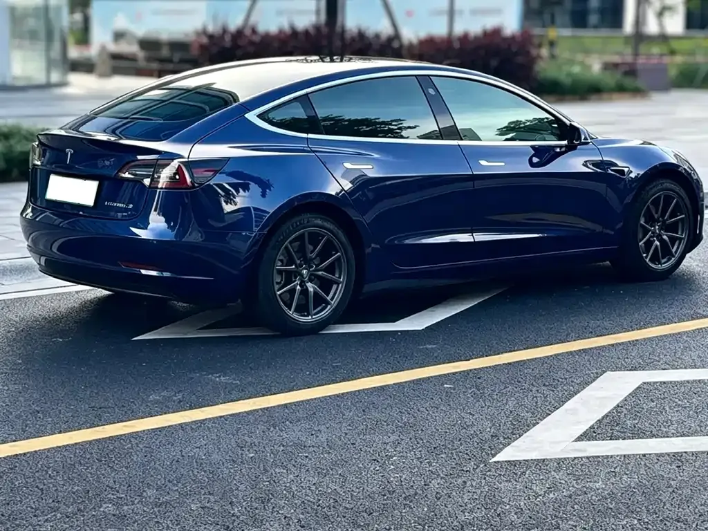 Tesla Model 3 — фото 9