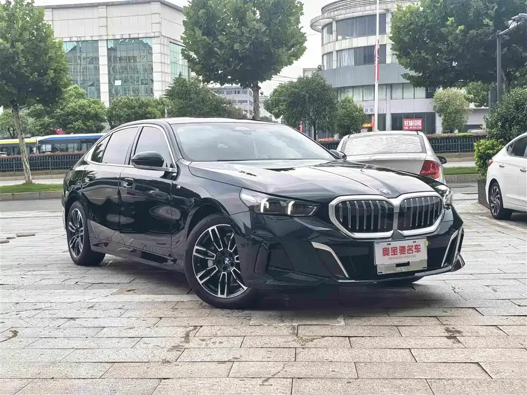 BMW 5 Series — фото 5