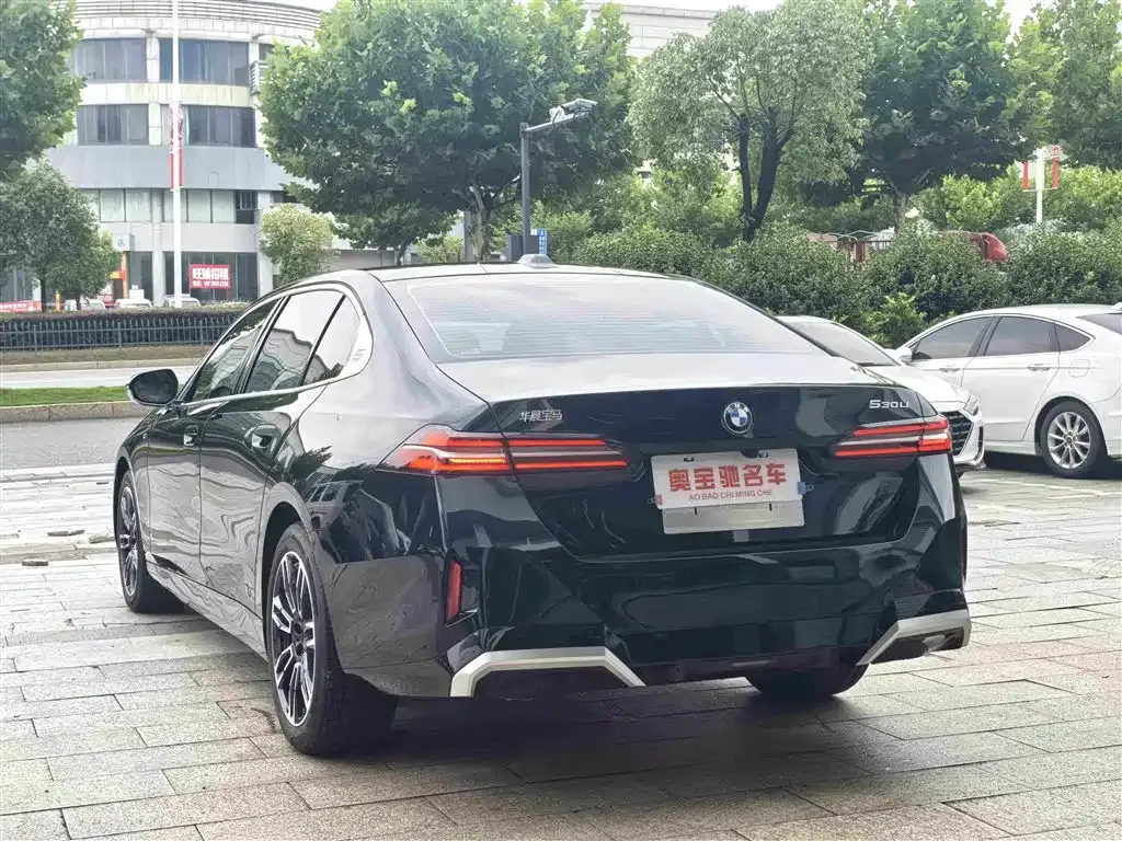 BMW 5 Series — фото 10
