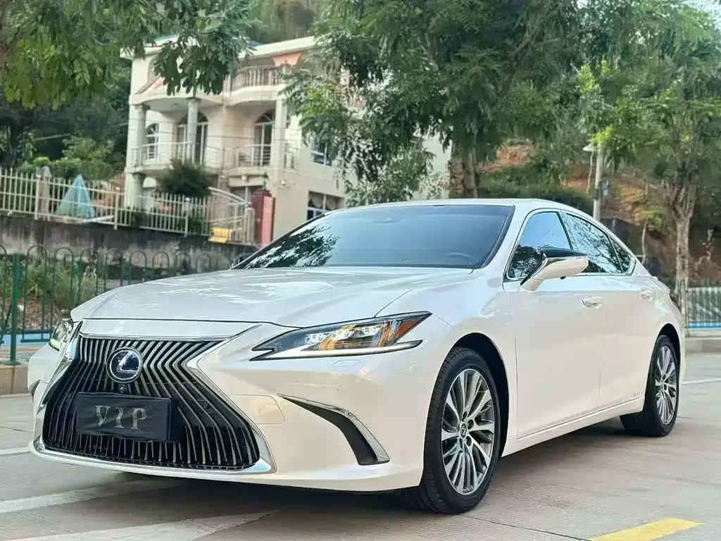 Lexus ES — фото 1