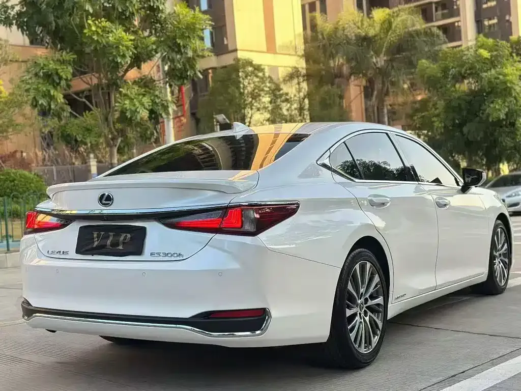Lexus ES — фото 7