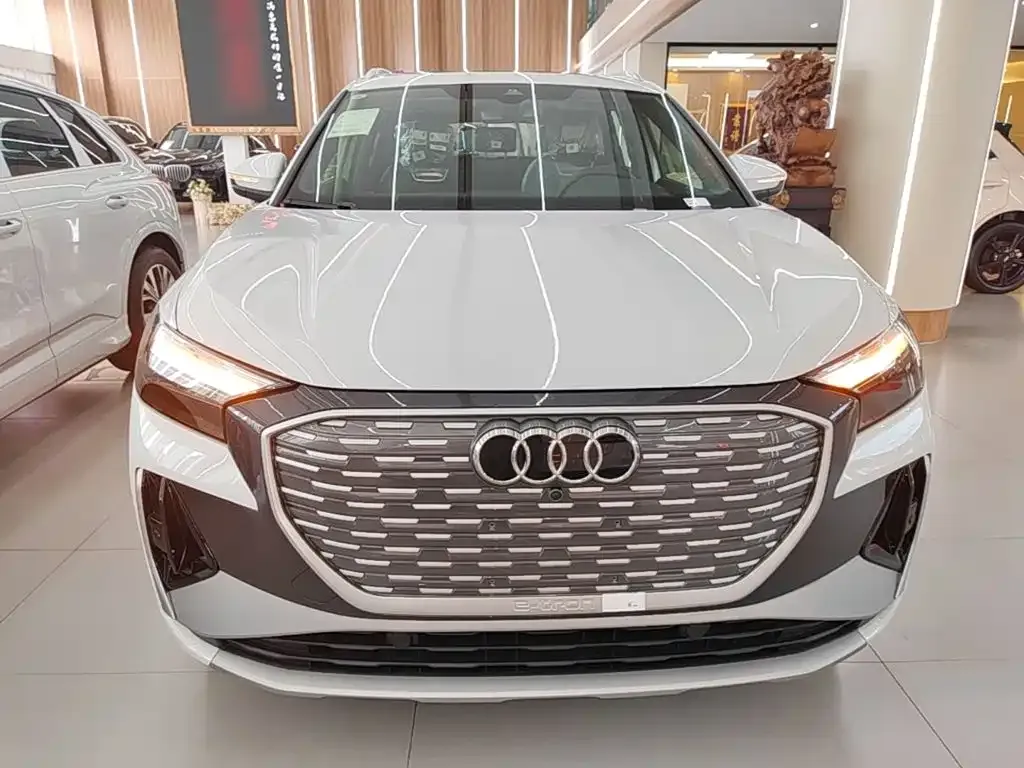 Audi Q4 e-tron — фото 10