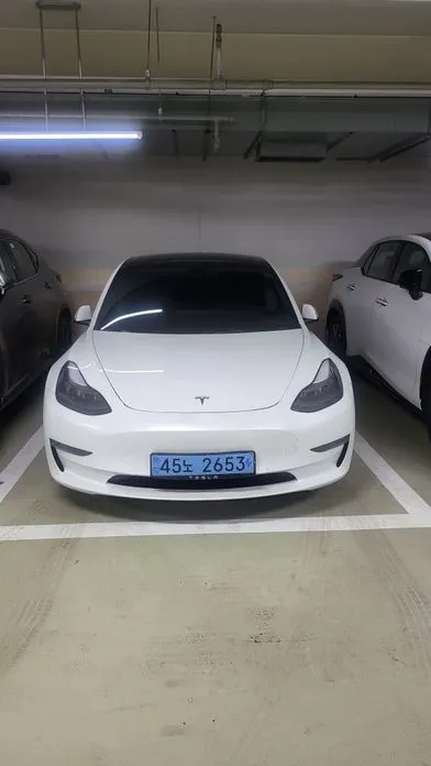 Tesla Model 3 — фото 1