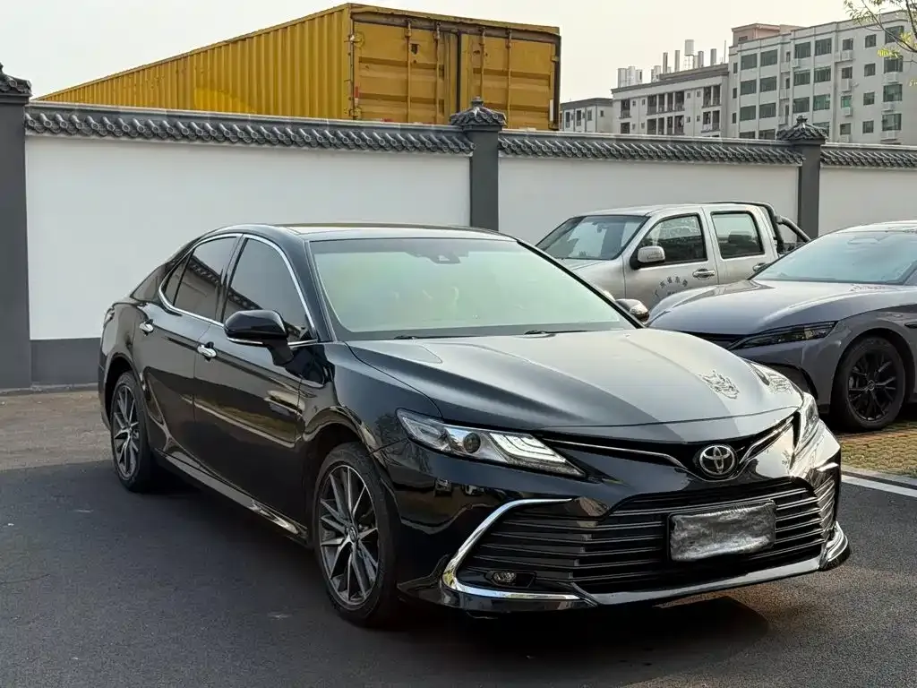 Toyota Camry — фото 3