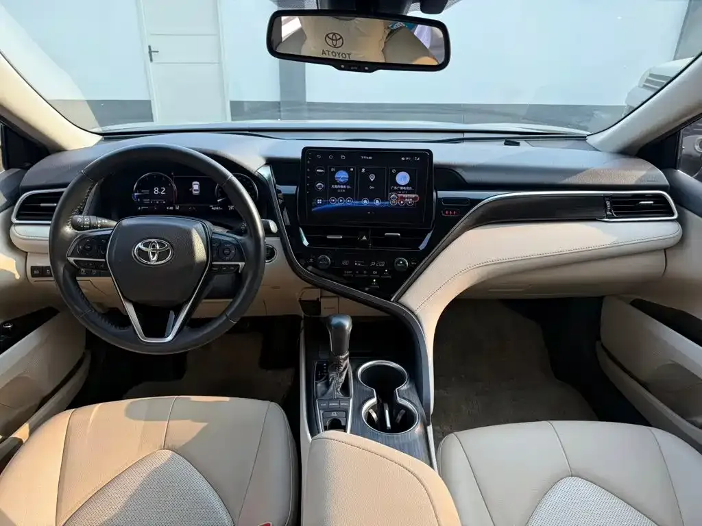 Toyota Camry — фото 9