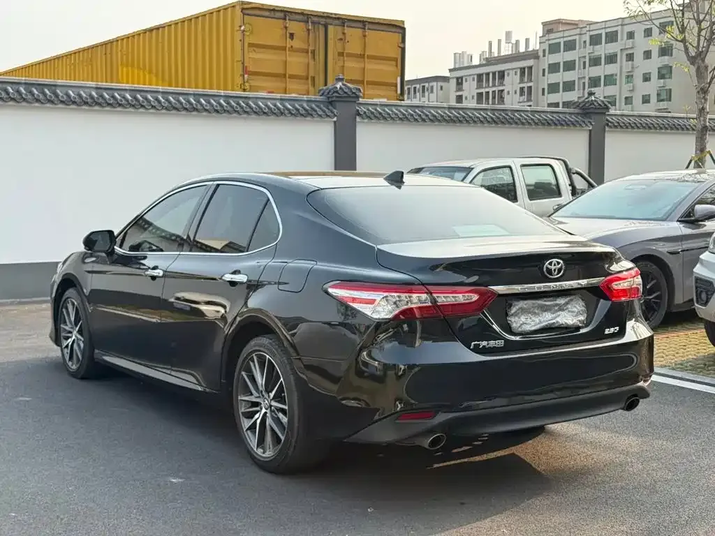 Toyota Camry — фото 5