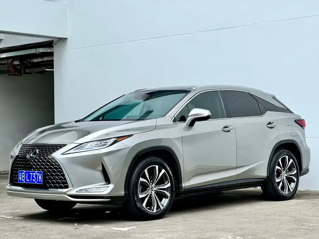 Lexus RX — фото 1
