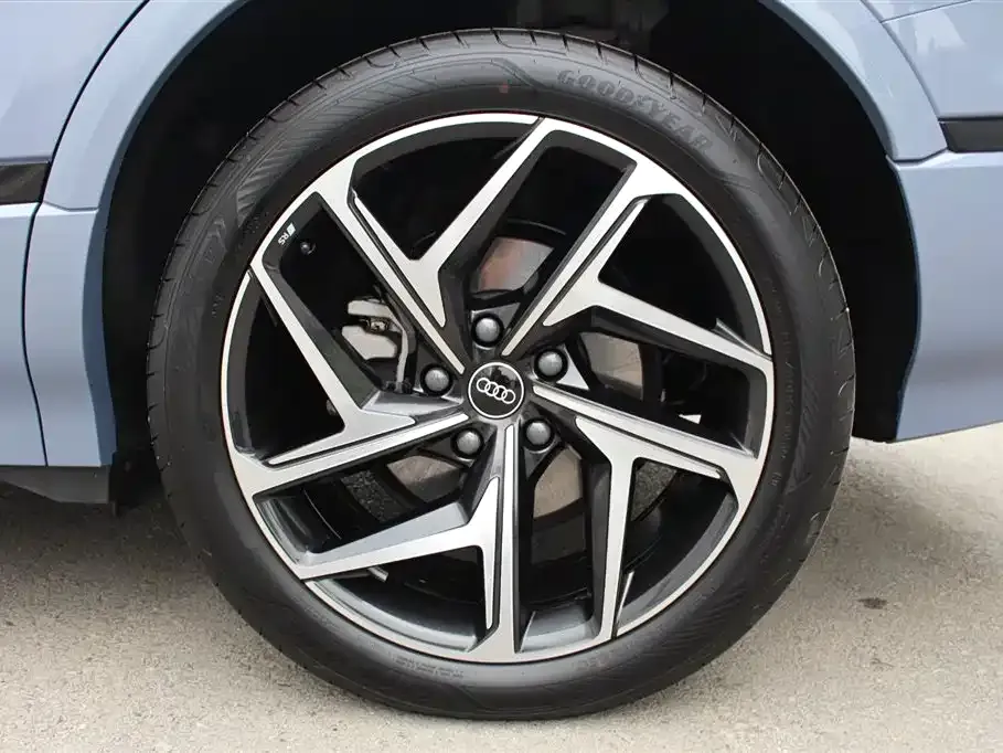 Audi Q6L e-tron — фото 10