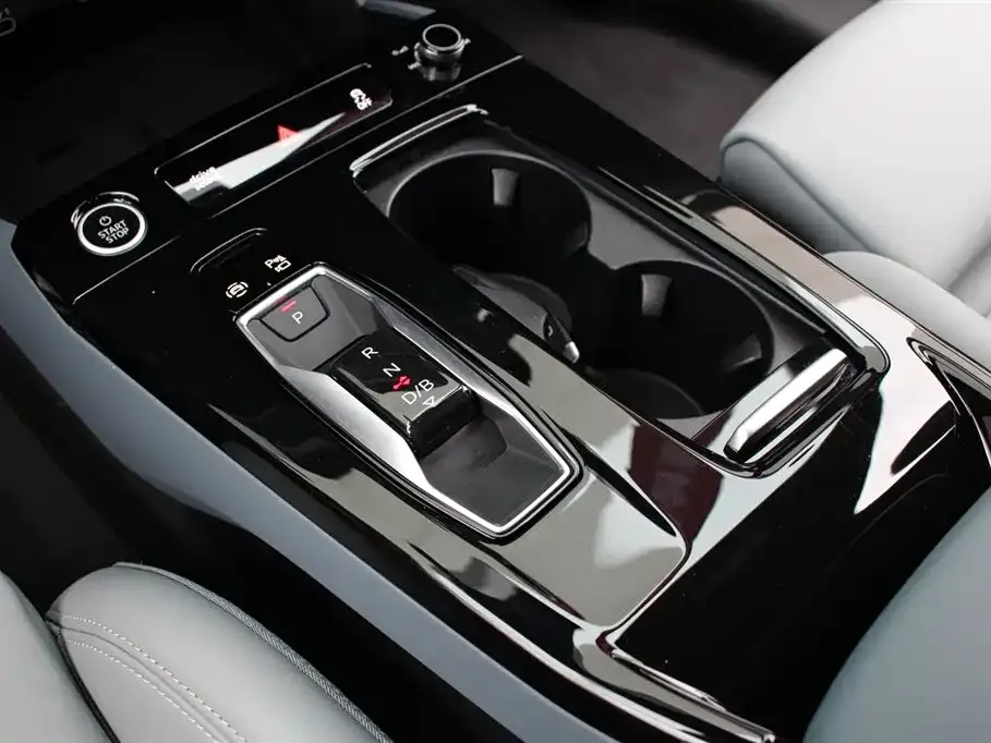 Audi Q6L e-tron — фото 4