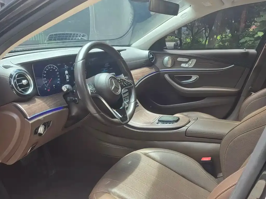 Mercedes-Benz E-Class — фото 3