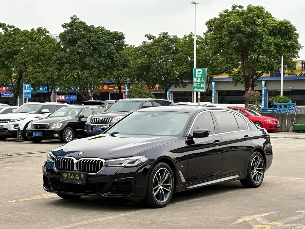 BMW 5 Series — фото 1