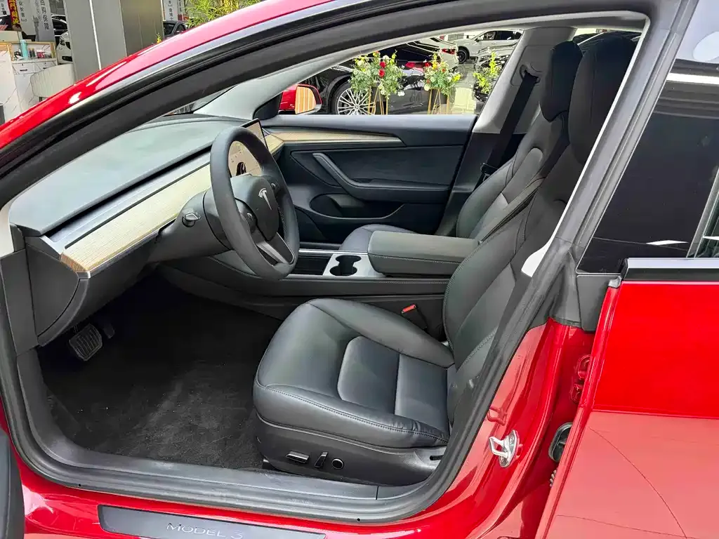 Tesla Model 3 — фото 4