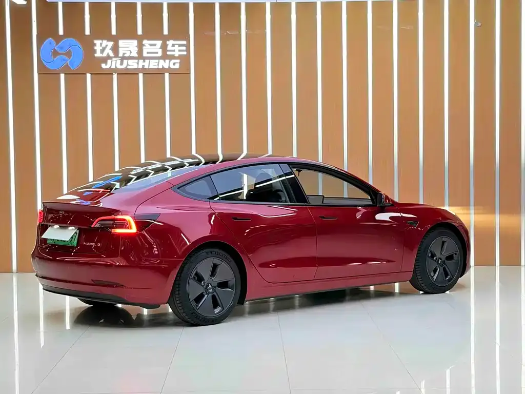 Tesla Model 3 — фото 9