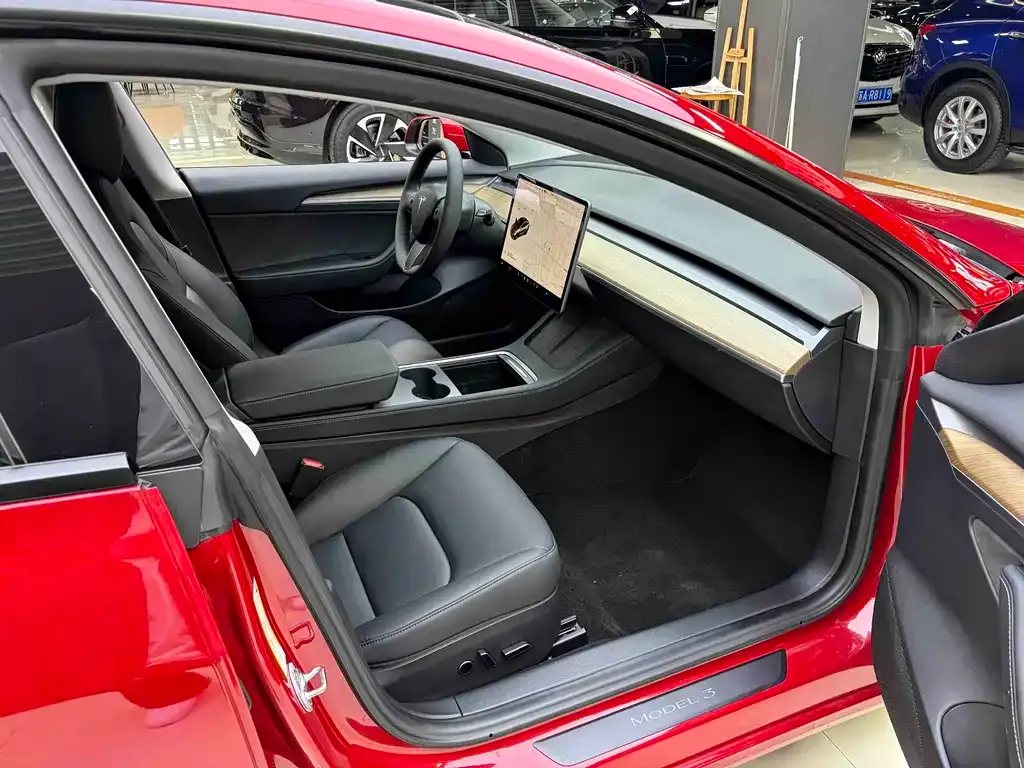Tesla Model 3 — фото 8