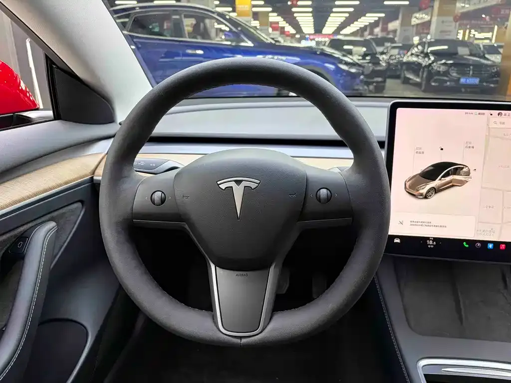 Tesla Model 3 — фото 10