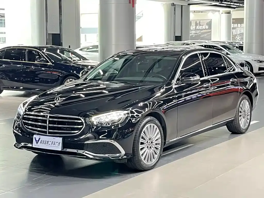 Mercedes-Benz E-Class — фото 1
