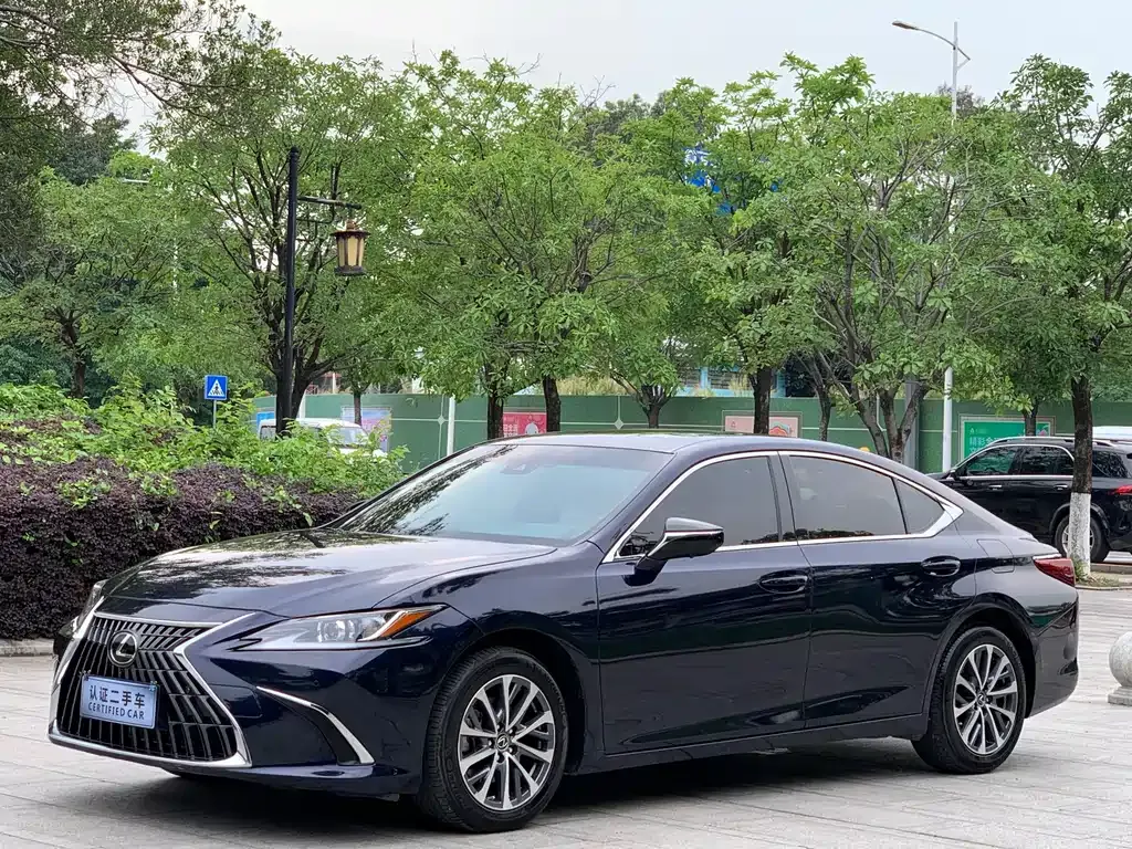 Lexus ES — фото 1