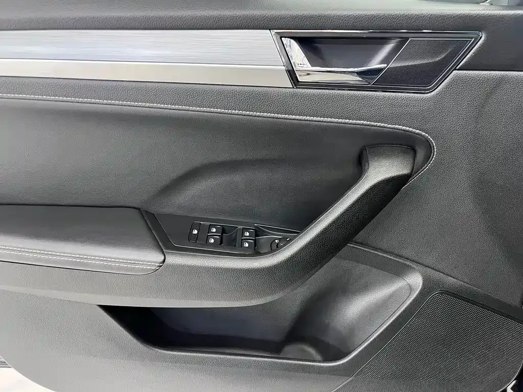 Skoda Superb — фото 10