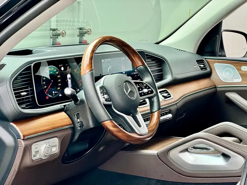 Mercedes-Benz GLS — фото 5