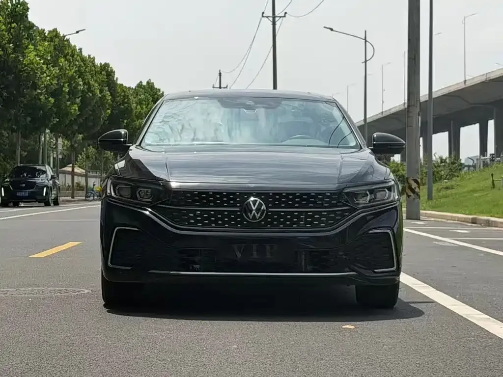 Volkswagen Passat — фото 7