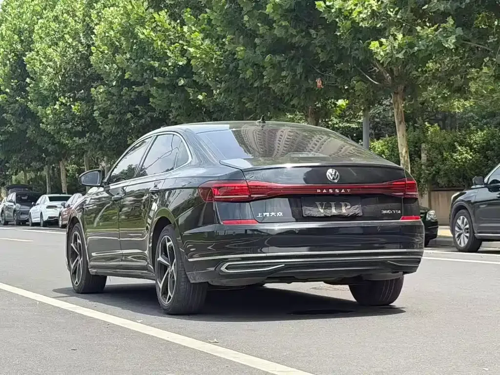 Volkswagen Passat — фото 8