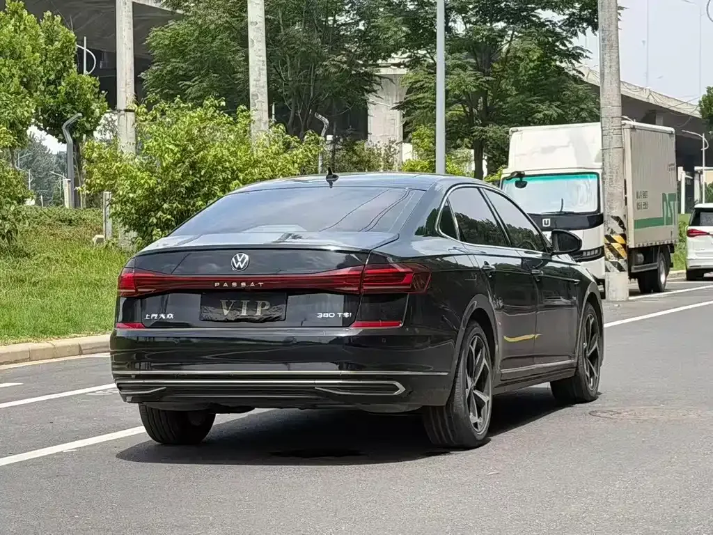 Volkswagen Passat — фото 9