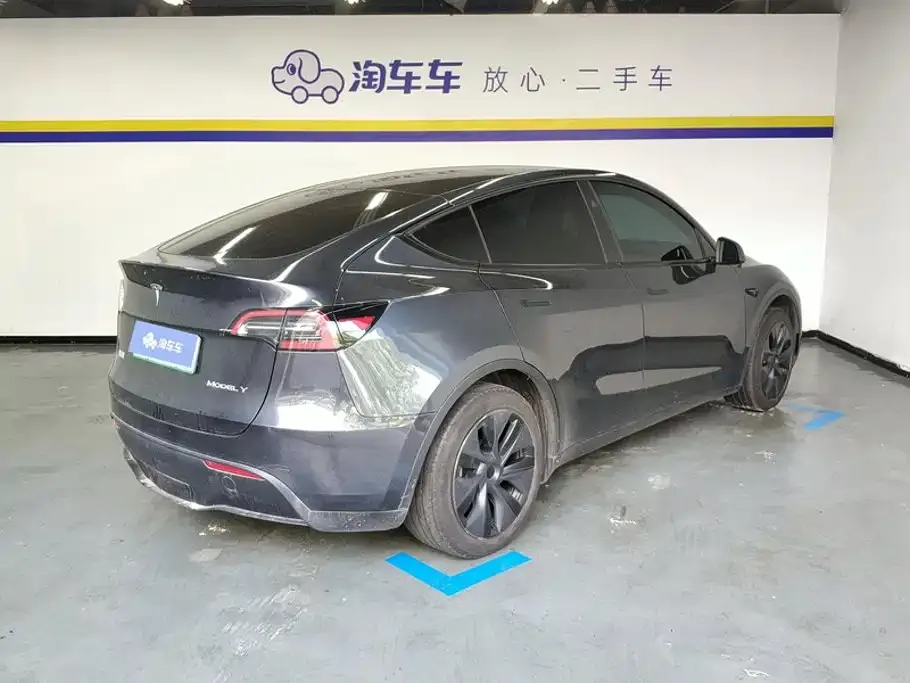 Tesla Model Y — фото 10