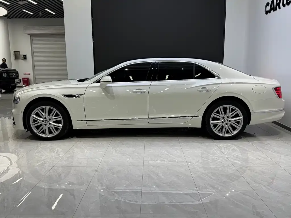 Bentley Flying Spur PHEV — фото 7