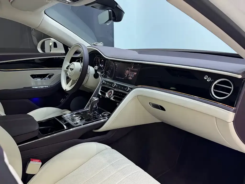 Bentley Flying Spur PHEV — фото 10