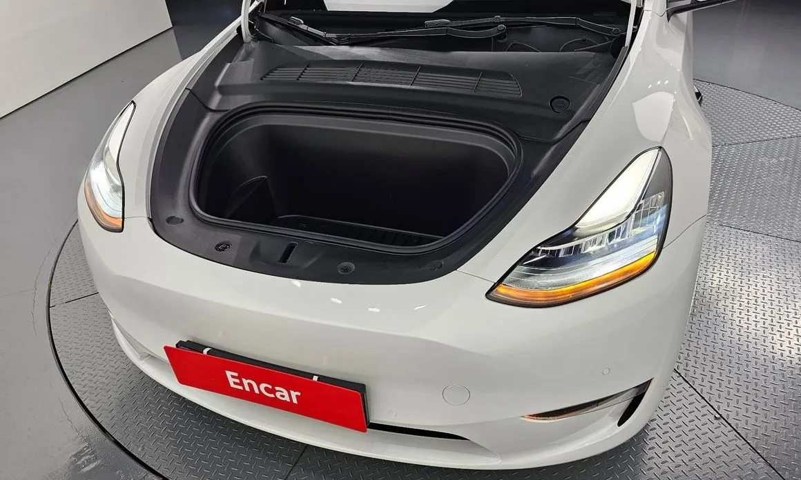 Tesla Model Y — фото 10