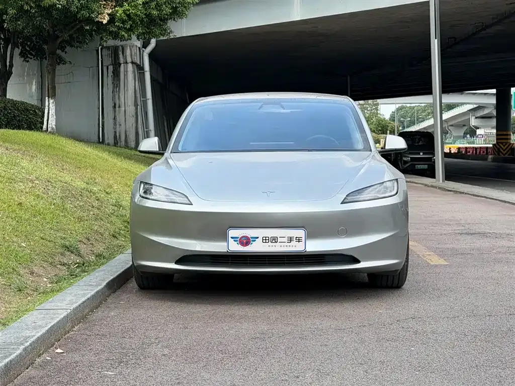 Tesla Model 3 — фото 10