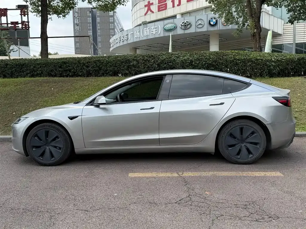 Tesla Model 3 — фото 7