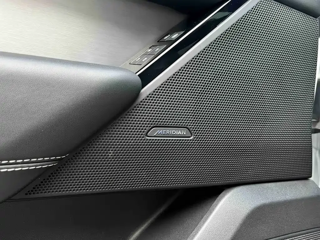 Land Rover Velar — фото 10