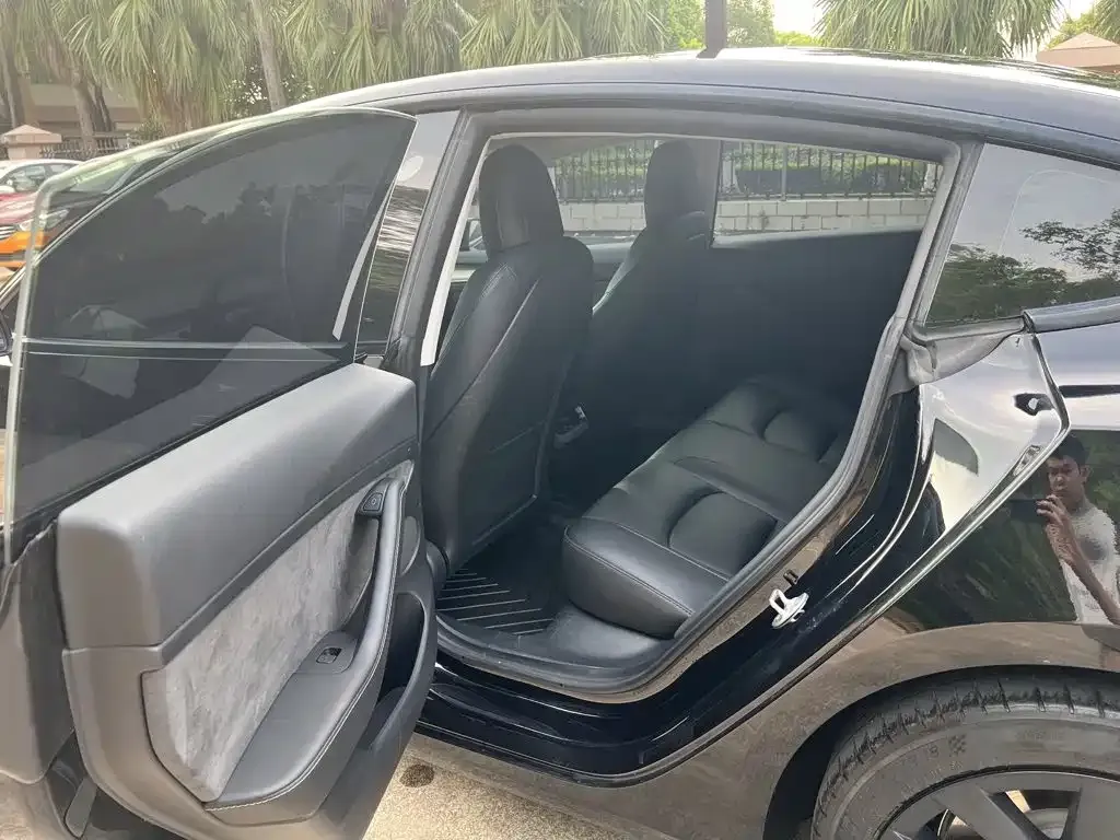 Tesla Model 3 — фото 3