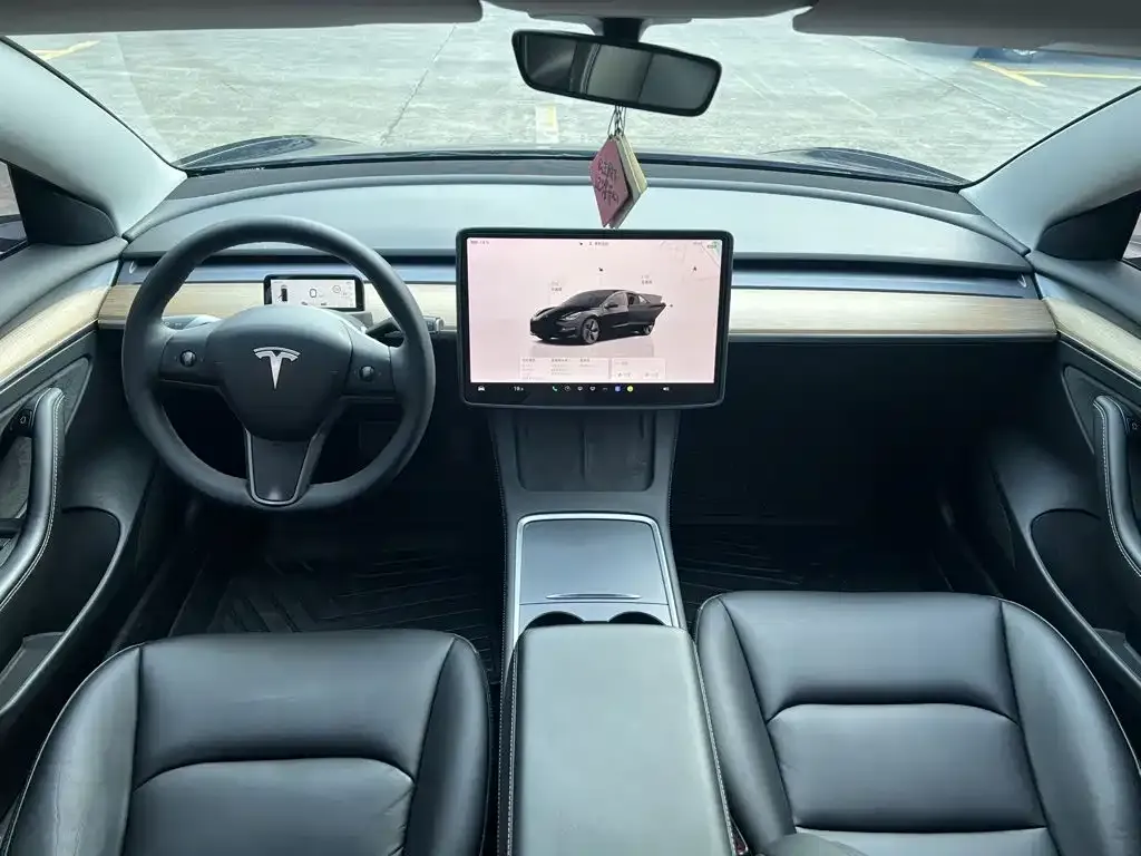 Tesla Model 3 — фото 2