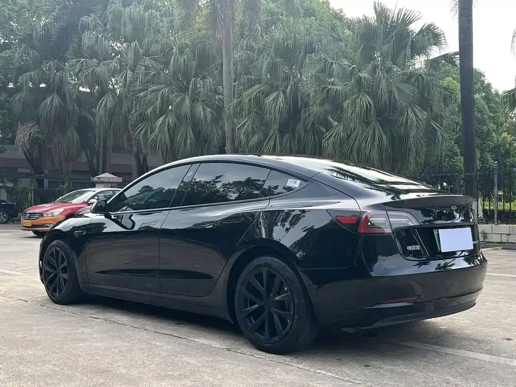 Tesla Model 3 — фото 7