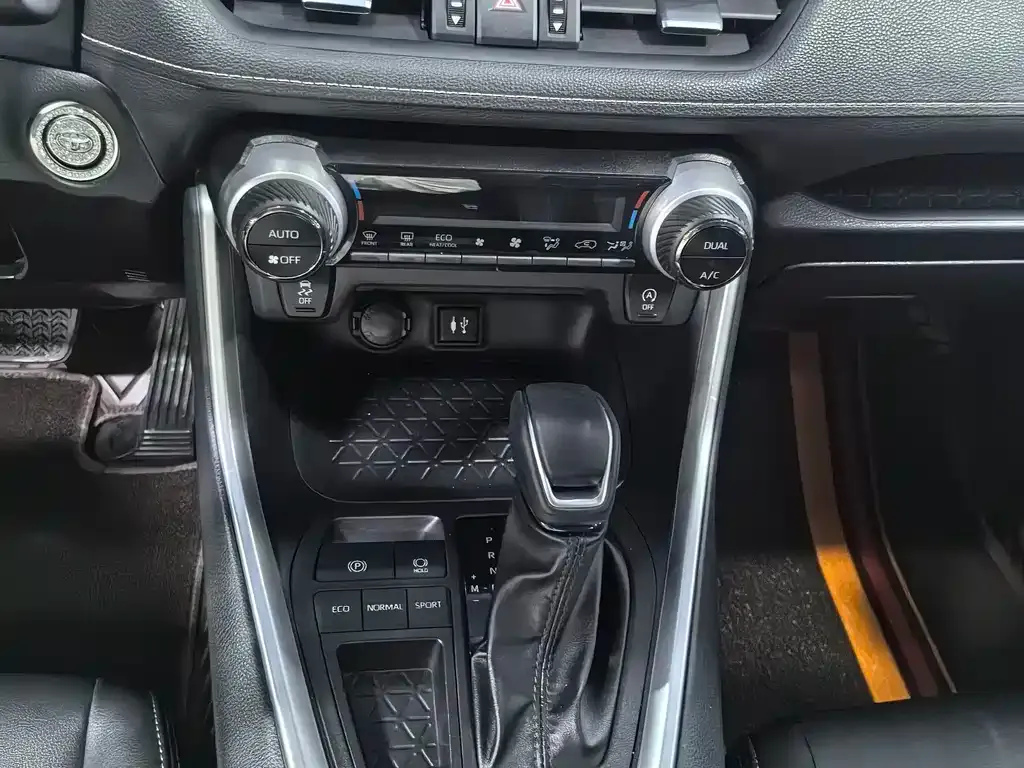 Toyota Wildlander — фото 10