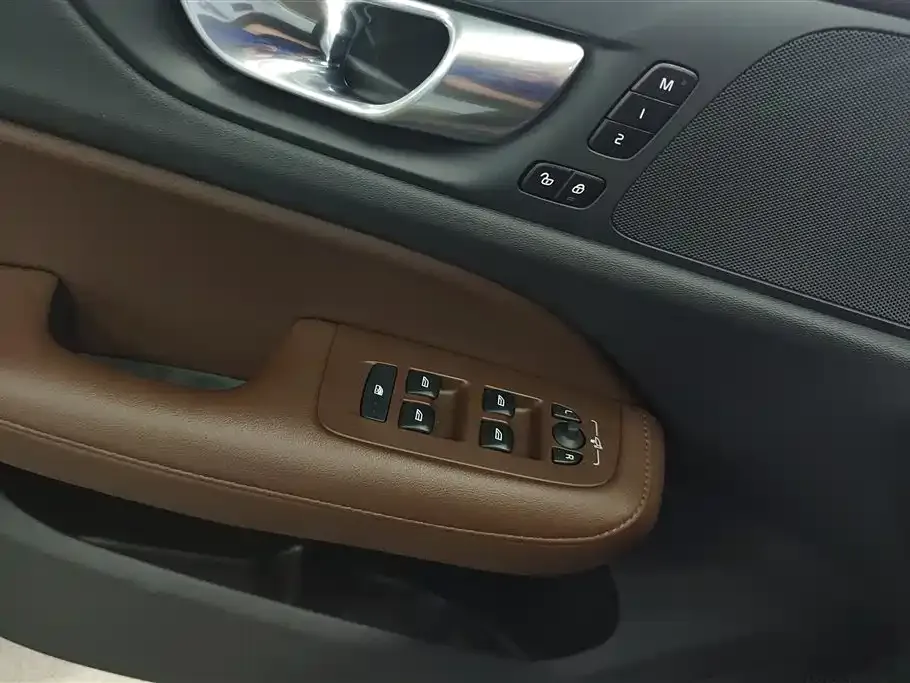 Volvo S60 2023 из CN, фото 6