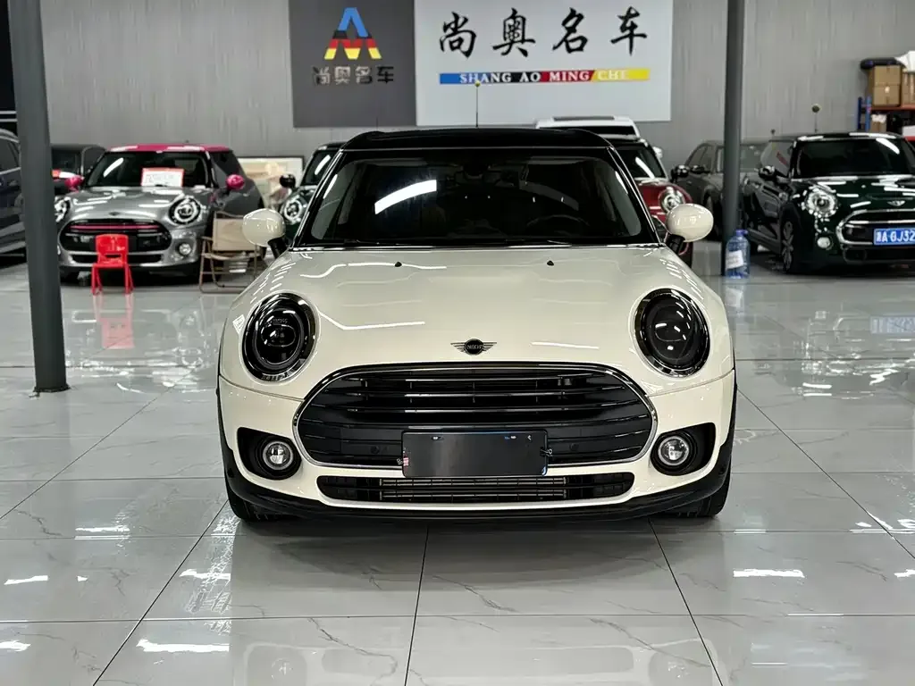 MINI Clubman — фото 1