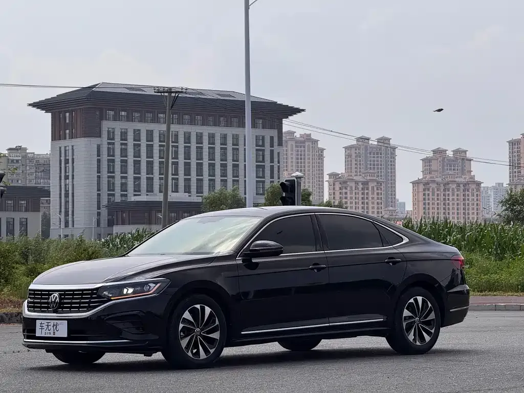 Volkswagen Passat — фото 1