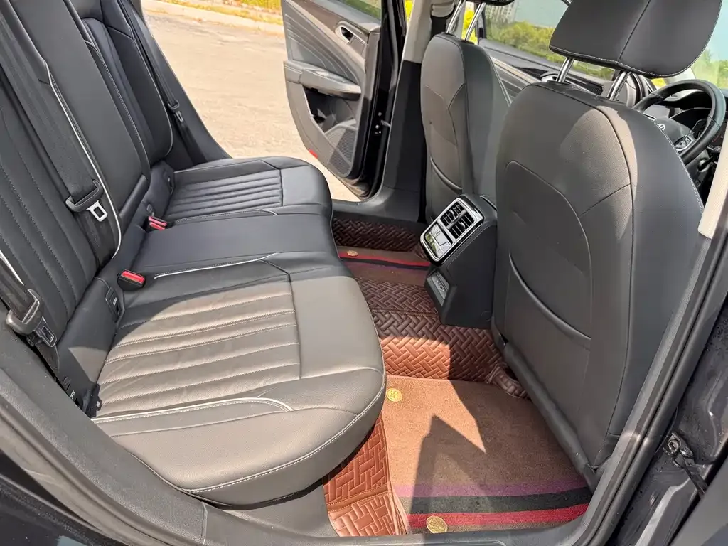 Volkswagen Passat — фото 2